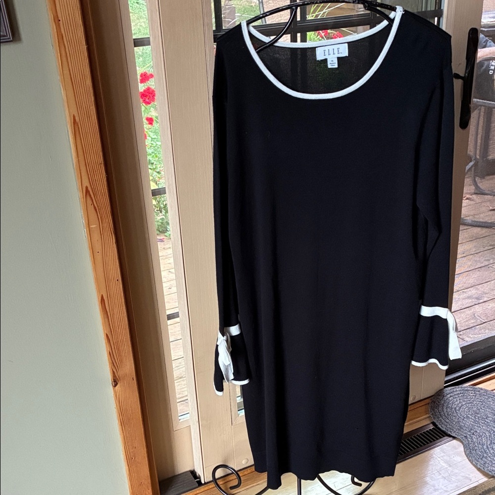 Elle Black Long Sleeve Sz. XL Dress with White Trim & Flared Sleeves
